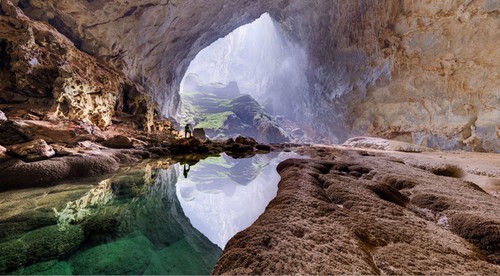 越南文化体育旅游部部长黄俊英：将在新加坡广泛推介山冬洞 - ảnh 1