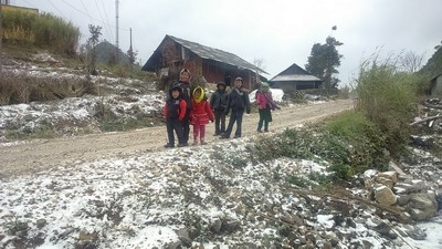 苗旺县居民应对寒冷天气 - ảnh 9