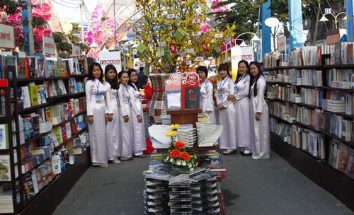 2016年丙申春节书街在胡志明市举行 - ảnh 1