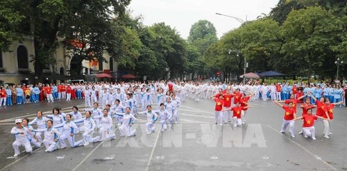 老年人健康和快乐生活 - ảnh 1