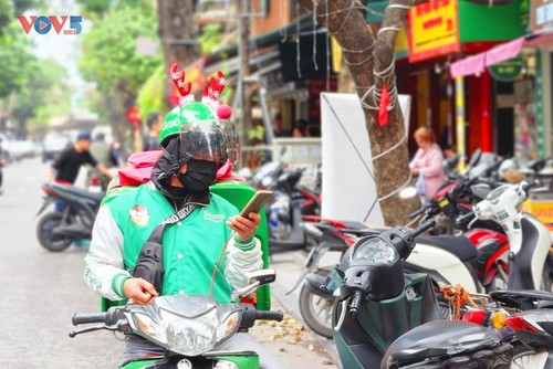 圣诞气息弥漫河内大街小巷 - ảnh 14