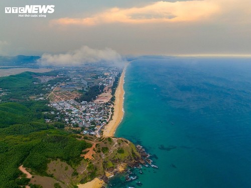 怀海崖壁：平定省颇受欢迎的原始风貌旅游景点 - ảnh 1