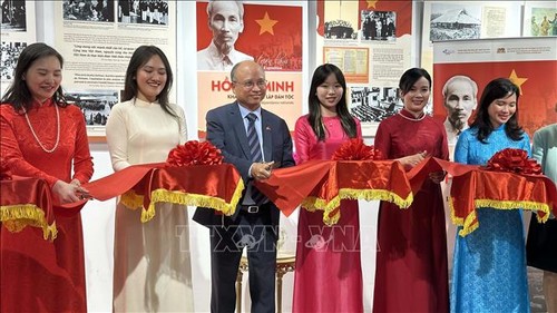 “胡志明-民族独立渴望”展在法国举行 - ảnh 1