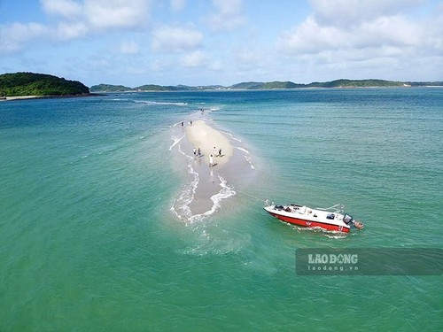 2024年夏季旅游旺季游客不可错过的海岛 - ảnh 1