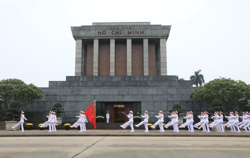 胡志明主席陵是光辉象征，照亮一代代越南人的前进道路 - ảnh 1