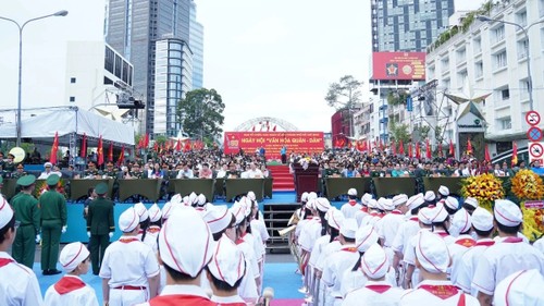 热闹非凡的胡志明市军民文化节 - ảnh 1