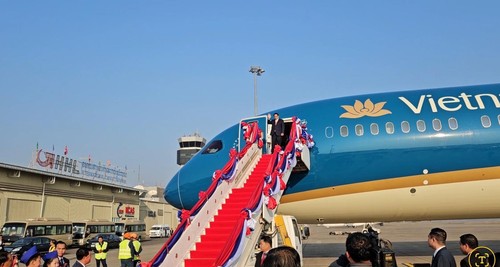 范明政抵达万象，开始访问老挝 - ảnh 1