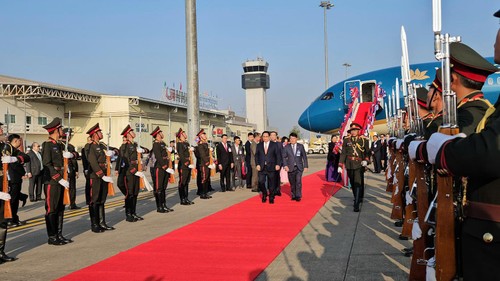 范明政抵达万象，开始访问老挝 - ảnh 3