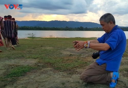 全心全意为传播西原地区之美做出贡献的摄影艺术家阮玲荣国 - ảnh 1