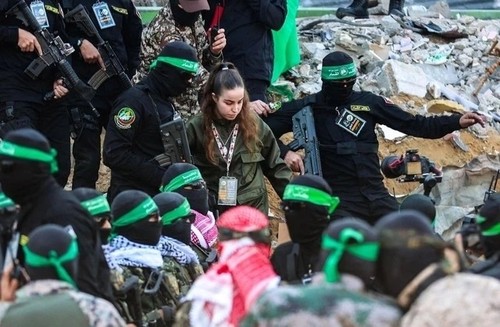 以色列与哈马斯完成第三轮被扣押人员交换 - ảnh 1