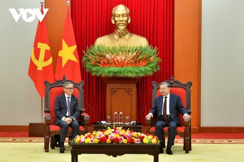 越南同老挝一道努力维护和发展两国伟大友谊、特殊团结与全面合作关系 - ảnh 1