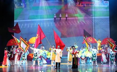 越南诗歌日在宁平省开幕 - ảnh 1