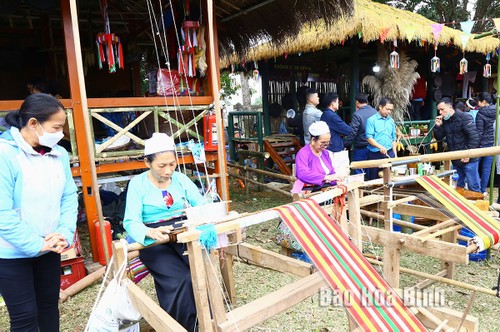 和平省芒族同胞的开夏节 - ảnh 3