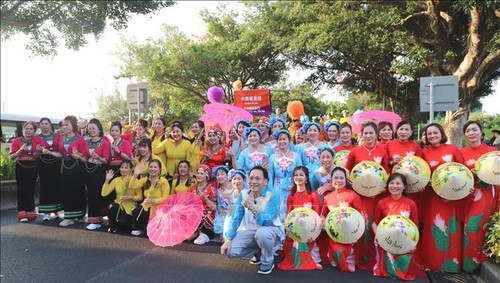 越南参加2025年中国澳门国际幻彩大巡游活动 - ảnh 1