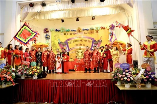 海外越南人举行雄王祭祖日活动 - ảnh 1