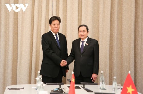 陈青敏会见中国全国人民代表大会常务委员会副委员长洛桑江村 - ảnh 1