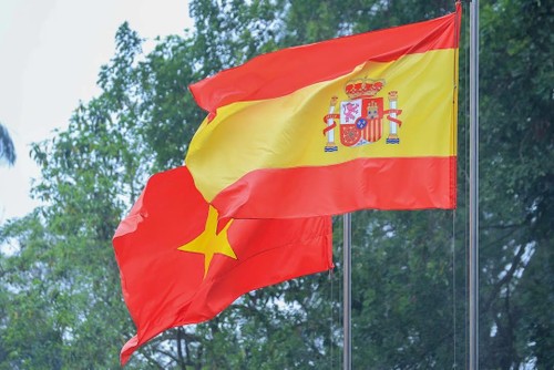 范明政主持仪式，欢迎西班牙首相正式访问越南 - ảnh 1