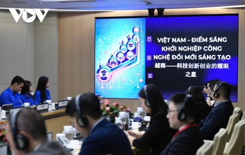 越中青年分享技术创业、创新面临的机会和挑战 - ảnh 1
