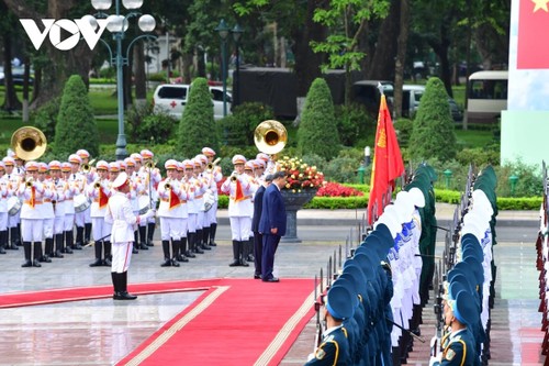 苏林主持仪式，欢迎习近平总书记、国家主席对越南进行国事访问 - ảnh 2