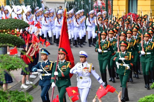 苏林主持仪式，欢迎习近平总书记、国家主席对越南进行国事访问 - ảnh 5