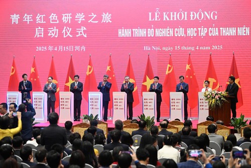 越中两国领导人出席越中人民联欢活动 - ảnh 1