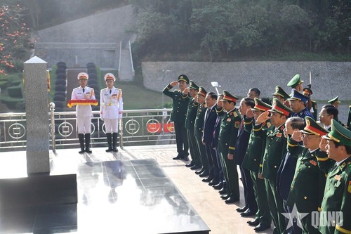 第九届越中边境国防友好交流活动今天举行 - ảnh 1