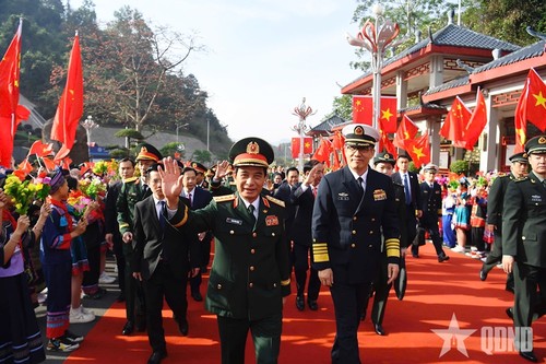 第九届越中边境国防友好交流活动开幕 - ảnh 3