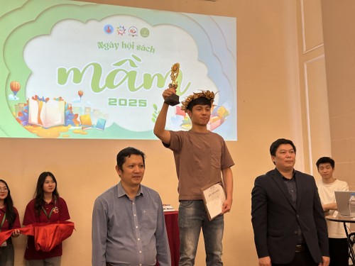 在俄罗斯越南学生中传播读书文化 - ảnh 1