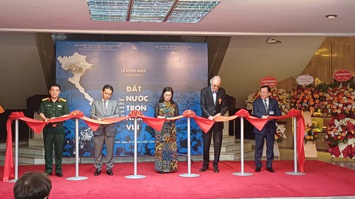 “祖国充满欢乐”展览开幕 - ảnh 1