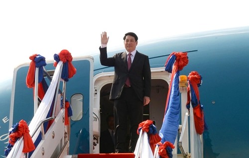 梁强抵达万象，开始对老挝进行国事访问 - ảnh 1