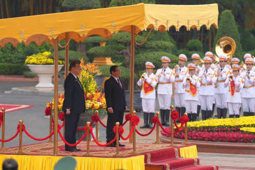 组图：范明政主持仪式欢迎日本首相访越 - ảnh 1