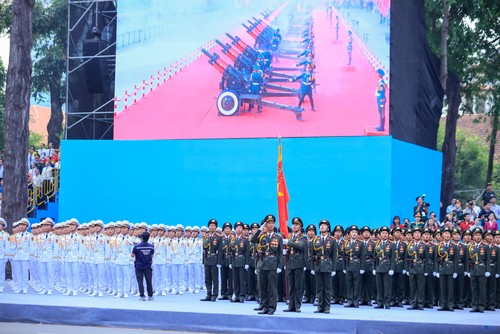 纪念南方解放、国家统一50周年庆典隆重举行 - ảnh 2