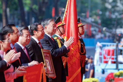 纪念南方解放、国家统一50周年庆典隆重举行 - ảnh 6