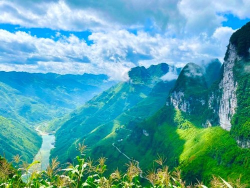 河江和会安被列入2025年全球44个最美旅游目的地名单 - ảnh 1