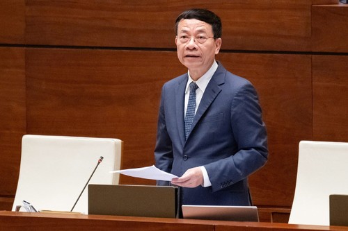 就对两位部长的质询问题征求国会代表意见 - ảnh 1