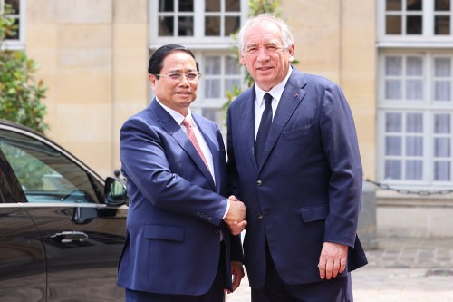 范明政与法国总理弗朗索瓦·贝鲁举行会谈 - ảnh 1