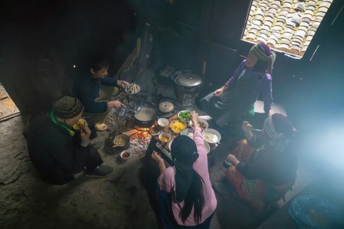 程墙土屋：河江山林里充满活力的民间建筑 - ảnh 3