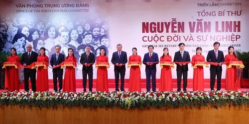 苏林出席"阮文灵总书记——生平与事业"展览开幕式 - ảnh 1