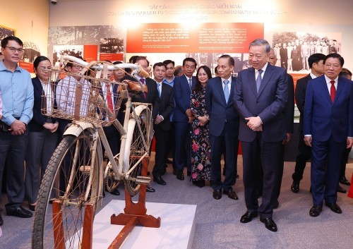 苏林出席"阮文灵总书记——生平与事业"展览开幕式 - ảnh 3