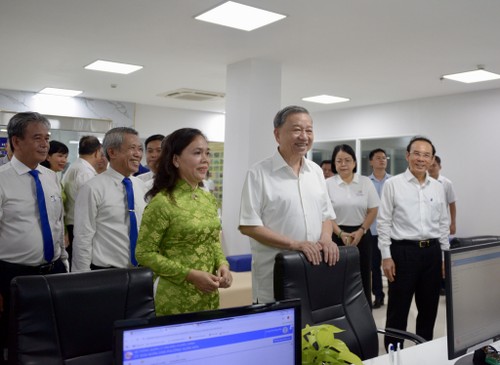 苏林实地考察胡志明市两级地方政府模式 - ảnh 2