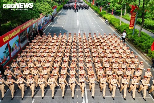 夏日骄阳也挡不住公安干警的斗志 - ảnh 4