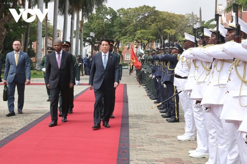梁强对安哥拉进行国事访问的欢迎仪式隆重举行 - ảnh 1