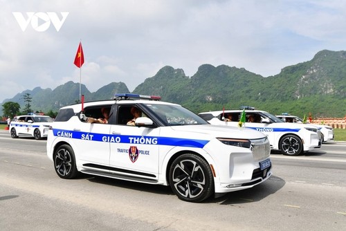 阅兵游行第三次联合训练：新型特种车辆亮相 - ảnh 13