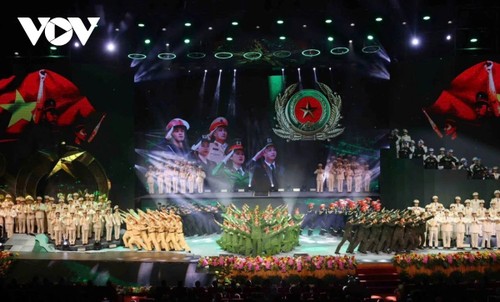 苏林出席人民公安传统日80周年纪念大会并授予第五枚金星勋章 - ảnh 3