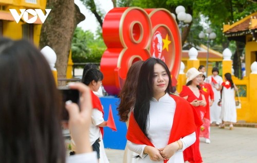 河内彩旗飘扬，鲜花盛开，喜迎盛典 - ảnh 4