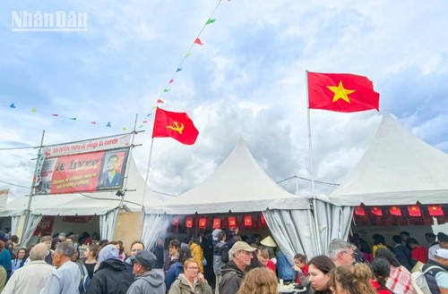越南建国卫国80年历程在2025法国人道主义报刊展上得到再现 - ảnh 1