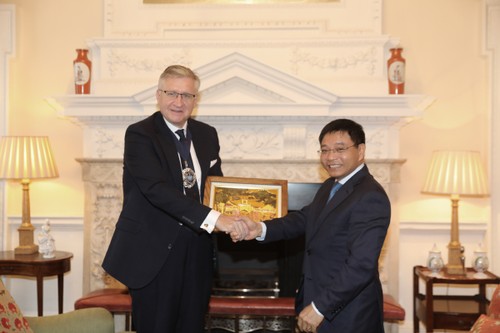 越南与英国伦敦金融城合作发展国际金融中心 - ảnh 1