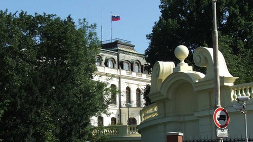捷克共和国成为欧盟首个限制俄罗斯外交官入境的国家 - ảnh 1