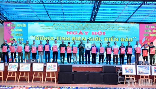 青年在“边境海岛情义”活动中发挥突击队作用 - ảnh 1