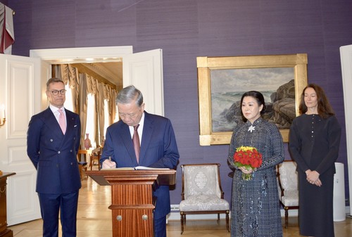 组图：芬兰总统为越共中央总书记苏林及夫人举行隆重欢迎仪式 - ảnh 3